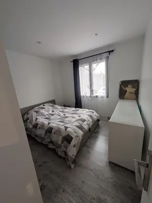 a small bedroom with a bed and a window at charmante petite maison - piscine hors sol - proche Avignon in Avignon