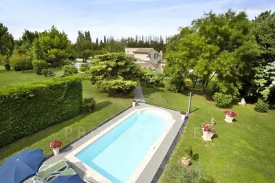 an overhead view of a swimming pool in a yard at MAISON de CHARME in Cavaillon