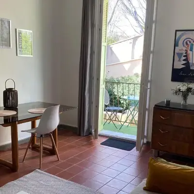 Studio avec balcon sur cour