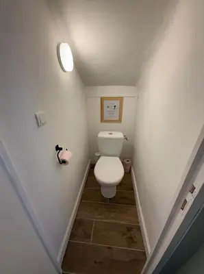 a small bathroom with a toilet in a room at Cocon T2 dans le centre d'Aix in Aix-en-Provence