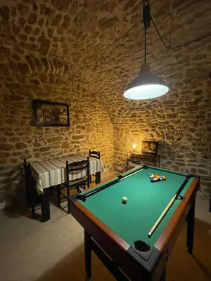 a room with a pool table and a bed at Maison de charme in Apt