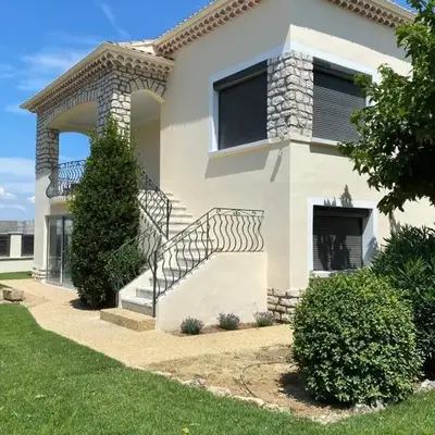 La Maison de Gari spacious house with swimming pool and beautiful exterior