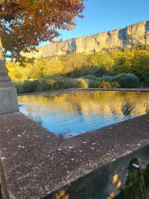 a pond of water with a mountain in the background at Villa Doce Lar in Lioux