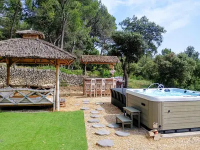 a hot tub in a yard with a gazebo at Gîte Sorgue - Exceptionnel 125 m2 Piscine Parking Jardin in Saumane-de-Vaucluse