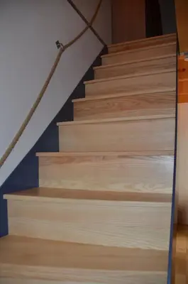 a staircase with wood treads in a house at Maison en coeur de ville in LʼIsle-sur-la-Sorgue