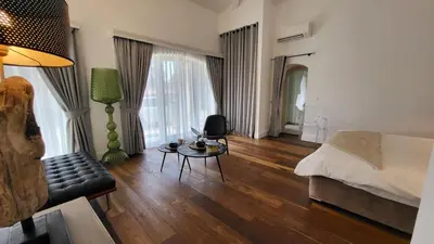 a living room with a bed and a table at Magnifique Villa Provençale in Rognes