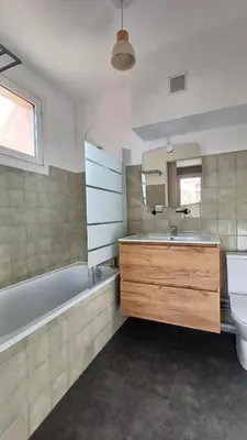 a bathroom with a sink and a tub and a toilet at Le Colibri - studio paisible et raffiné au sud d'Aix in Aix-en-Provence