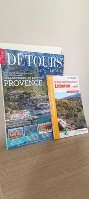 two newspapers sitting on top of a table at Le Refuge des Cigalons in Cavaillon
