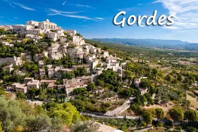 an image of a village on a hill with the words gordes at Le Refuge des Cigalons in Cavaillon