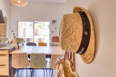 a straw hat hanging on a wall in a room at VILLA Isle sur la Sorgue in LʼIsle-sur-la-Sorgue