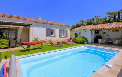 a swimming pool in front of a house at Villa Contemporaine Provençale in Mormoiron