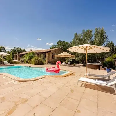 Gordes Villa avec piscine chauffée et privée