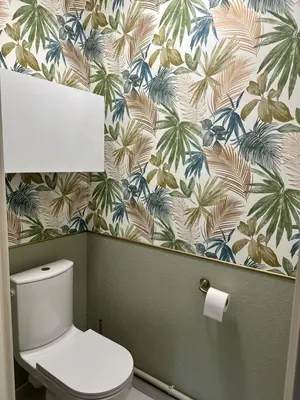a bathroom with a toilet with a tropical wallpaper at Appartement calme et spacieux à Aix en Provence in Aix-en-Provence