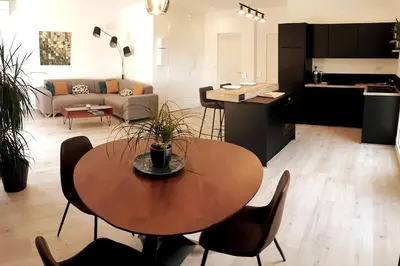 a kitchen and living room with a table and chairs at Appartement Aix, résidence calme avec piscine in Aix-en-Provence
