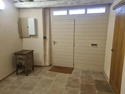 a room with a closet with a door and a cabinet at La maison du quai in LʼIsle-sur-la-Sorgue