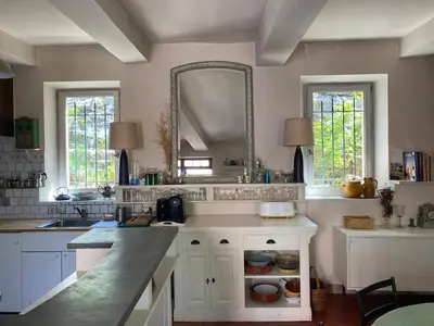a kitchen with a sink and a mirror at La Maison Rose I Maison de village familiale in Lagnes