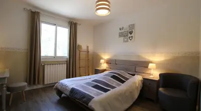 a bedroom with a bed and a desk and a window at PROVENCE VAUCLUSE VELLERON Superbe maison avec piscine tout confort in Velleron