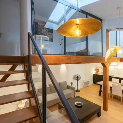 Appartement T4 plein centre ville escalier étroit