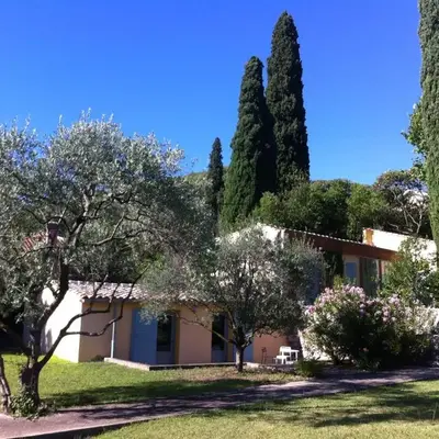 Maisonnette dans un parc du 18ème