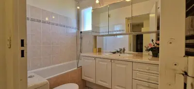 a bathroom with a sink and a tub and a toilet at Le Belvédère, Air Conditioning, Freepark 6p in Aix-en-Provence