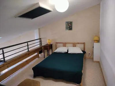a bedroom with a green bed in a room at GitesLuberon 3 in Charleval