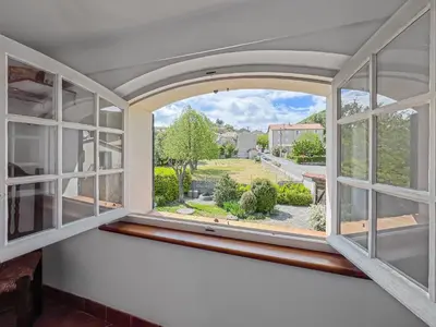a window with a view of a yard at Mon coeur de Provence in Banon