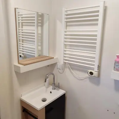 a bathroom with a sink and a mirror at Chambre indépendante avec SDB privative in Avignon