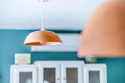 a light hanging from the ceiling of a kitchen at Souviens-toit in Puget