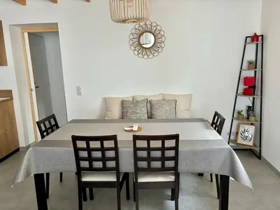 a dining room with a table and chairs at Maison rénovée 3 chambres in Mollégès
