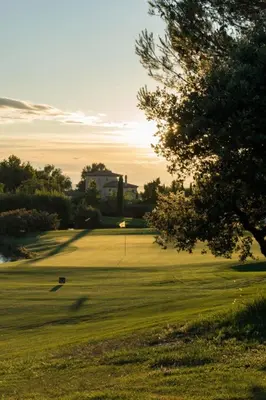 a golf course with a hole in the middle of a green at Appartement neuf avec vue in Mallemort