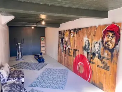 a room with a wall with a painting on it at La maison de Flassan chic et sport in Flassan