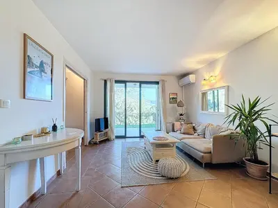 a living room with a couch and a table at Superbe appartement dans golf 4 étoiles in Saumane-de-Vaucluse