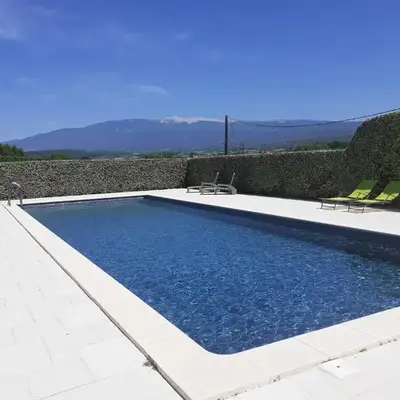 Petit gîte et Grande piscine