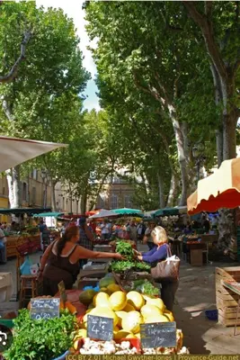 a group of people at a market with fruits and vegetables at New! Le zola studio lumineux en centre ville in Aix-en-Provence