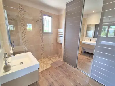 a bathroom with a shower and a sink and a toilet at Villa haut de gamme avec piscine et grand jardin in Aix-en-Provence