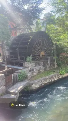 a water tunnel in the middle of a river at La Rêverie in Le Thor