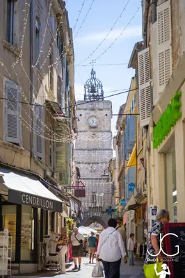 a clock tower in the middle of a city street at Le Lavandin - 3 to 4 beds - Hypercentre - Wifi in Apt