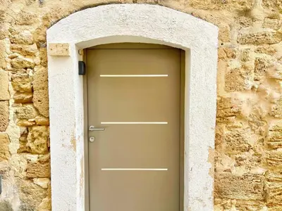 a door in a stone building with a stone wall at Miraluna - Village médiéval, calme, insolite, 6 personnes in Miramas