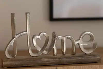 a metal sign that says love on a table at Dolce Vita Piscine in LʼIsle-sur-la-Sorgue