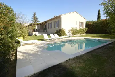 a swimming pool in the yard of a house at les lauriers in Caromb