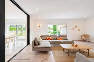 a living room with a couch and a table at Villa & Piscine 8P entre Isle sur Sorgue et Avignon in Caumont-sur-Durance