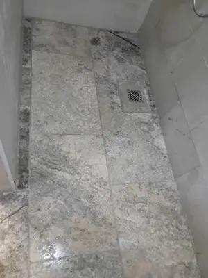 a tile floor with a drain in a bathroom at Provencal-style villa in Morières-lès-Avignon