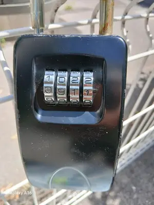 a close up of a black electrical switch on a bike at Aix Pont de Larc California 2 Coté Jardin - Parking in Aix-en-Provence