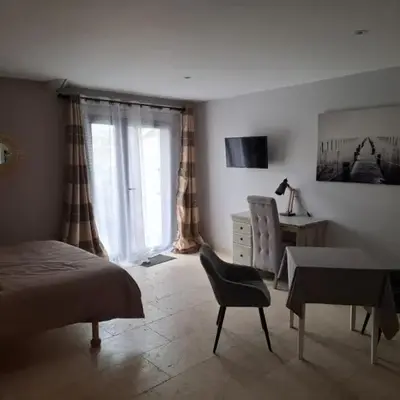logement indépendant avec terrasse privative dans les Alpilles