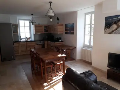 a kitchen and dining room with a table and chairs at Appartement dans maison de caractère avec piscine in Banon