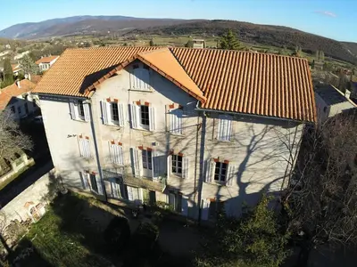 an old white house with a red roof at Appartement dans maison de caractère avec piscine in Banon