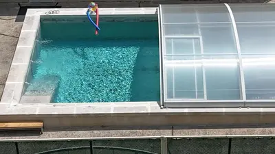 a pool of water with a paddle in a window at Parenthèse à la Maison de Gilda in Eygalières