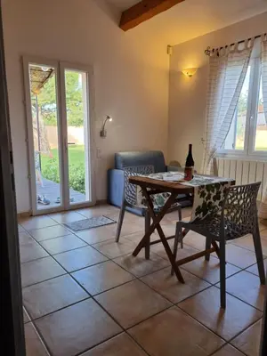 a living room with a table and chairs at Gite confort et Calme Casa La Piboulette in Carpentras