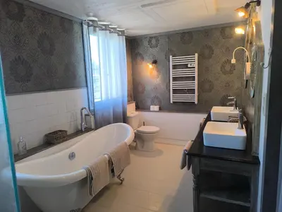 a bathroom with a tub and a toilet and a sink at Gîte en Provence in Cavaillon