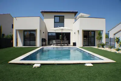 a house with a swimming pool in the yard at Villa MTI Ventoux in Blauvac